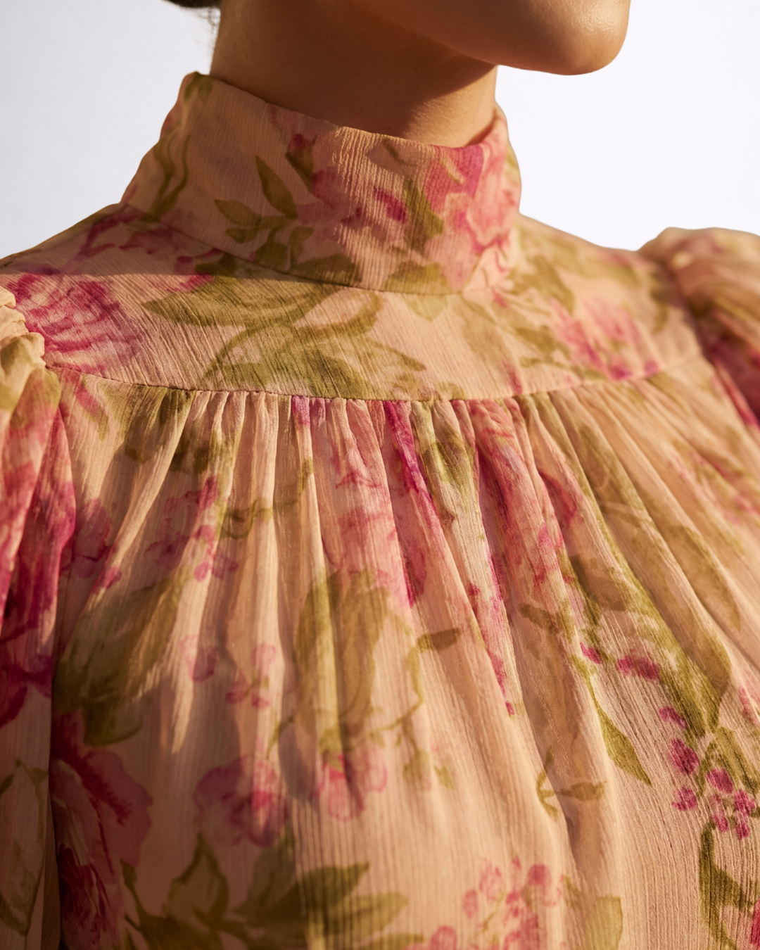 Rosario | vestido Lungo floral de gasa con Cuello alto