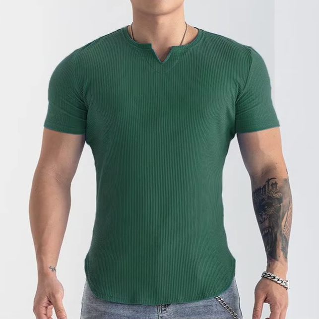 Camiseta deportiva slim fit de cuello en V para hombre