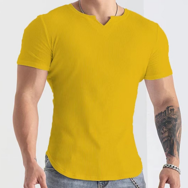 Camiseta deportiva slim fit de cuello en V para hombre